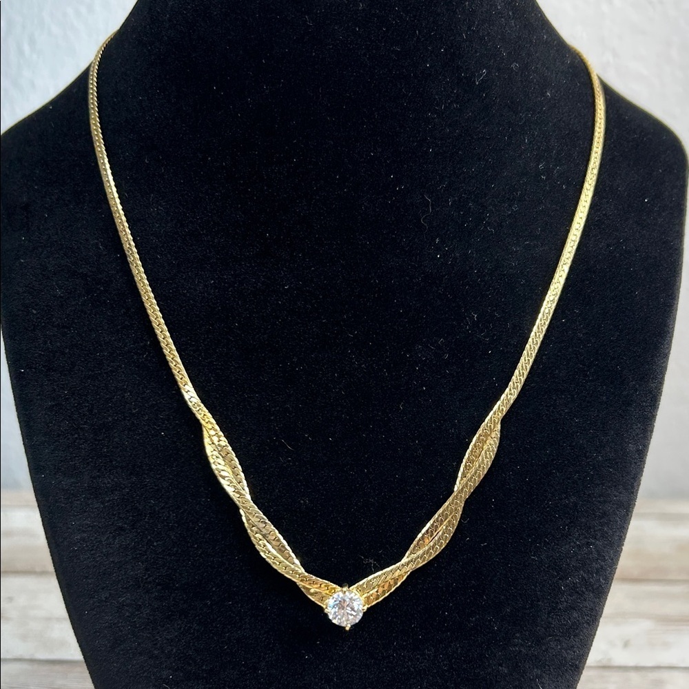 Classic Vintage Beauty Gold Necklace with Crystal Accent